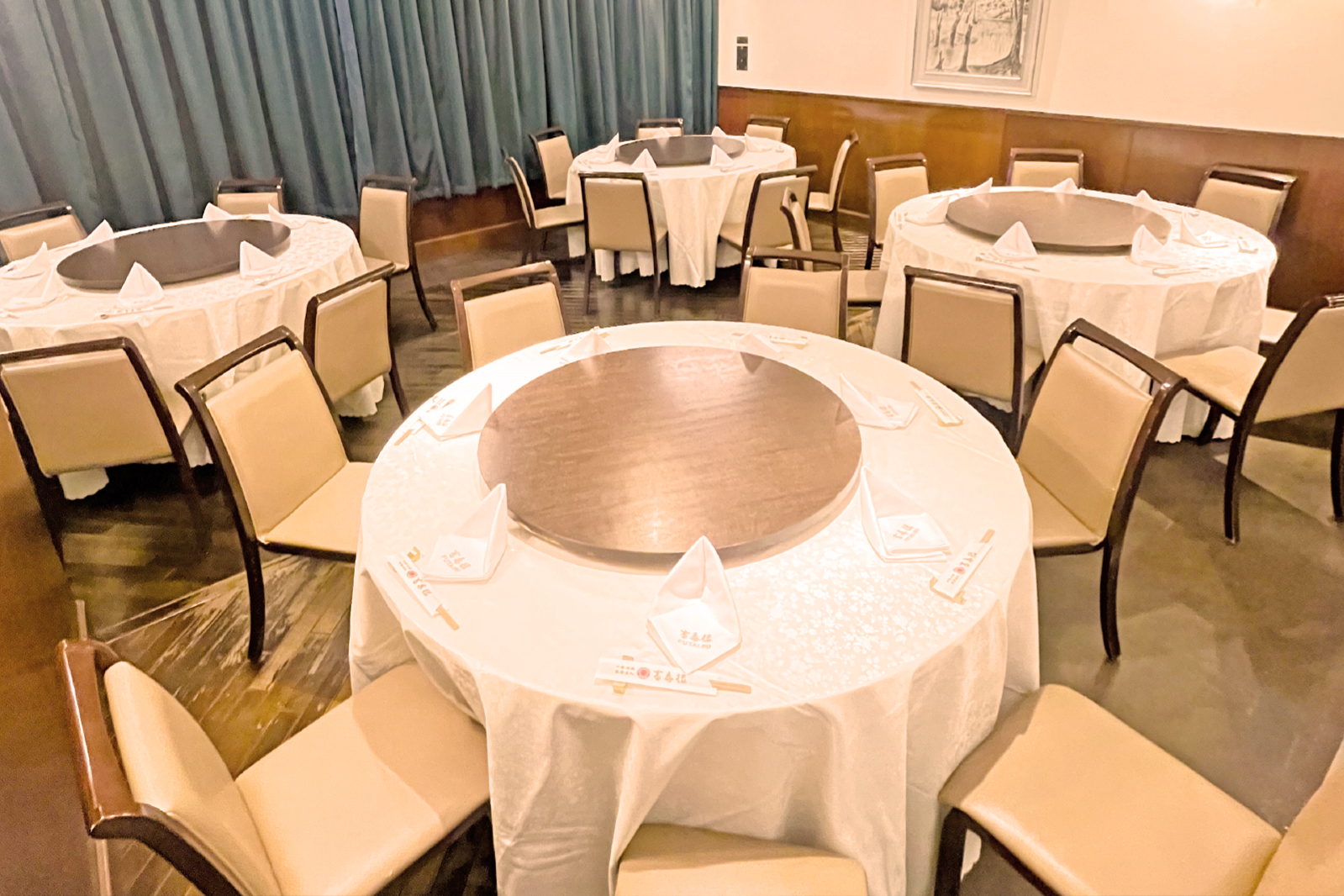 富泰楼 2F　レストランフロア、個室